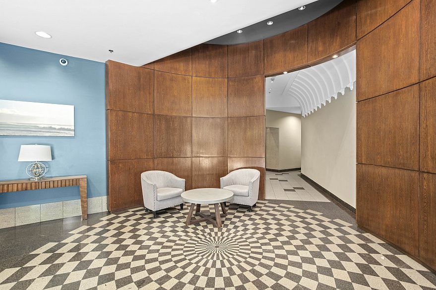 1105 819 Hamilton Street