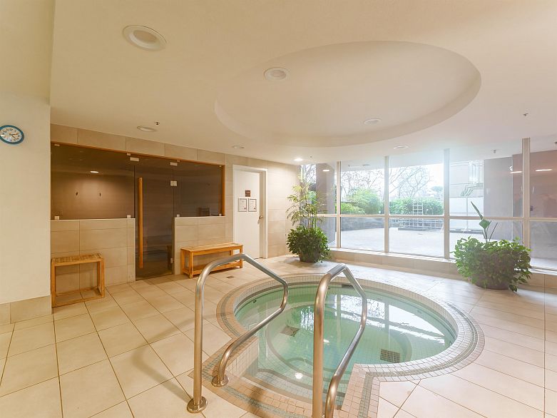 1306 388 Drake Street