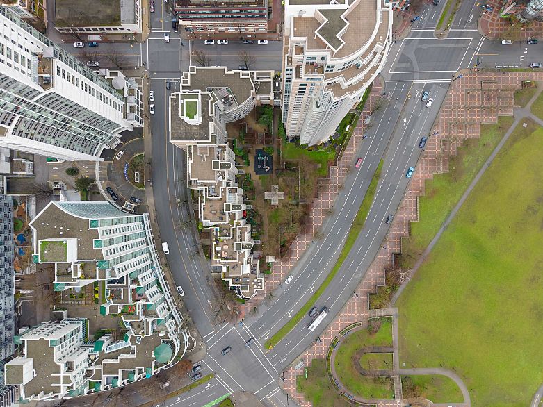 1306 388 Drake Street