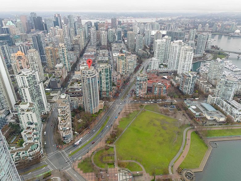 1306 388 Drake Street