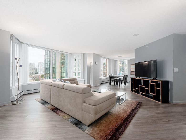 1306 388 Drake Street