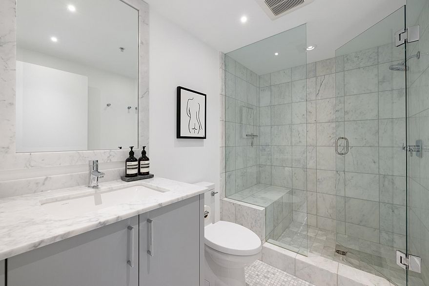 301 1233 W Cordova Street