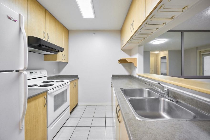 318 3638 Vanness Avenue