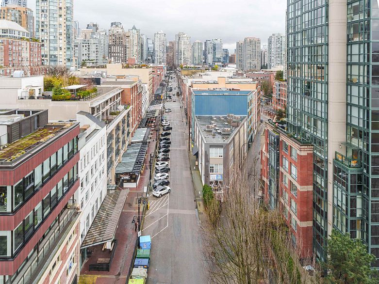 1306 388 Drake Street