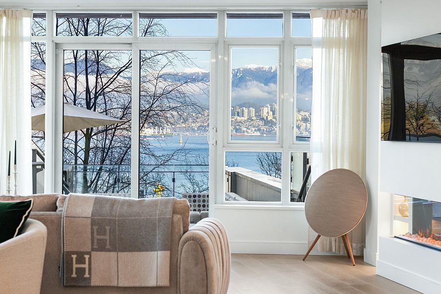 301 1233 W Cordova Street