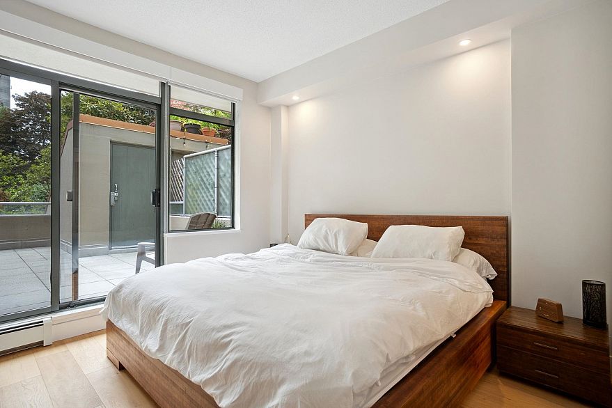 100 1688 Robson Street