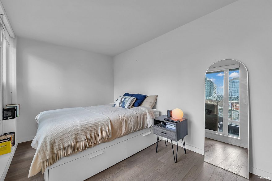 309 161 W Georgia Street