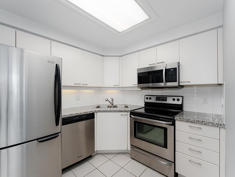 1306 388 Drake Street