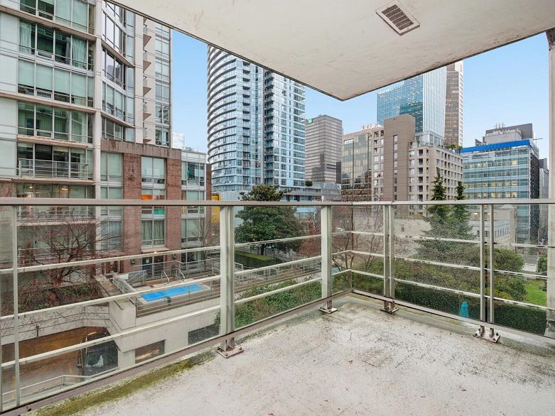 701 535 Smithe Street