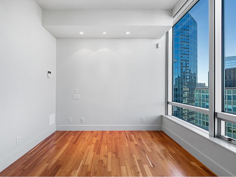 2803 1077 W Cordova Street