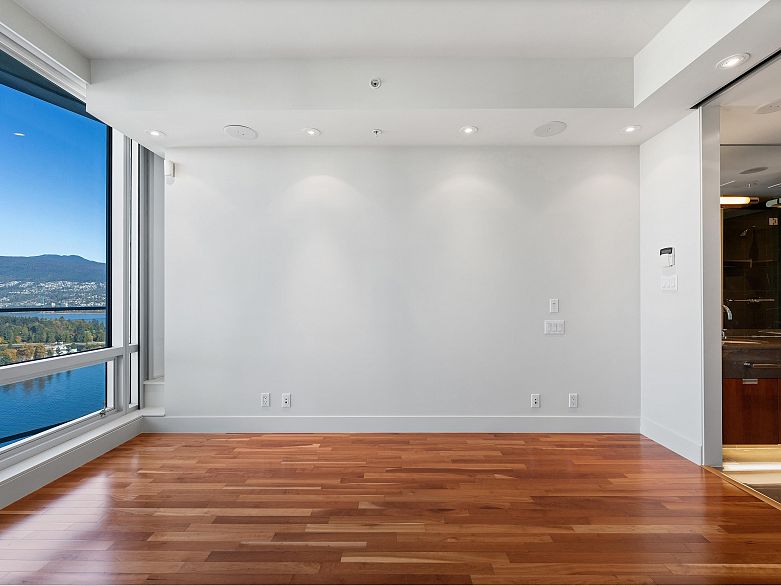 2803 1077 W Cordova Street