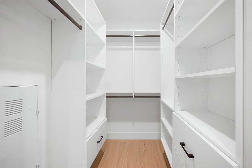 4 5554 Culloden Street