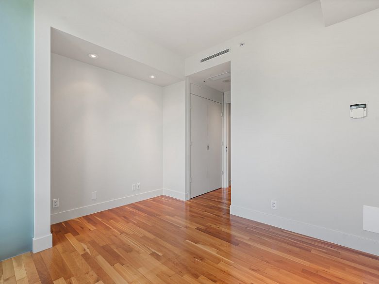 2803 1077 W Cordova Street