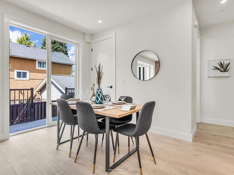 2 5221 Clarendon Street