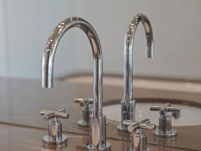 2803 1077 W Cordova Street