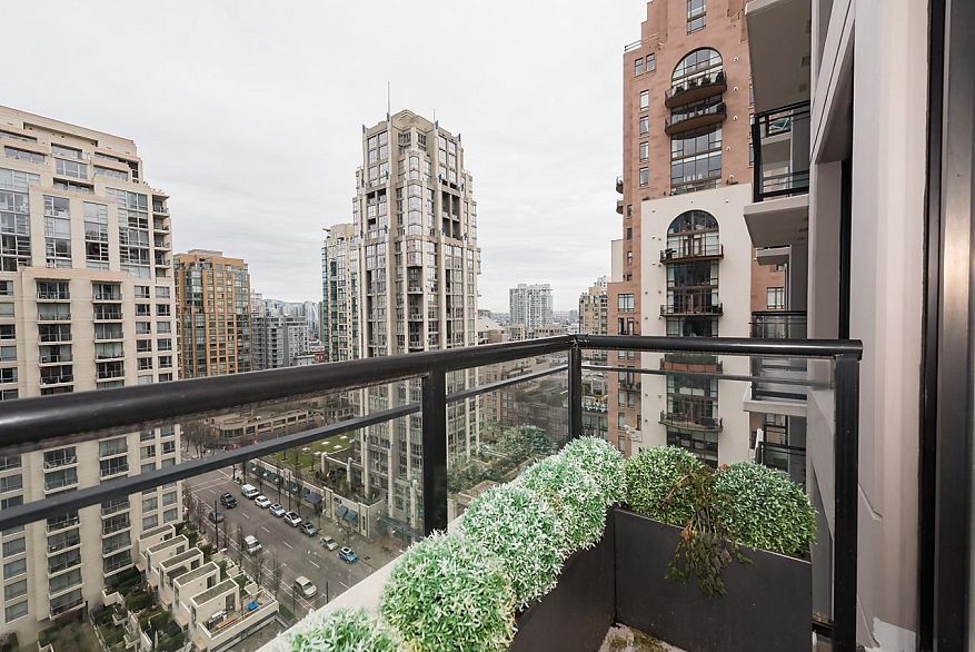 1801 1295 Richards Street