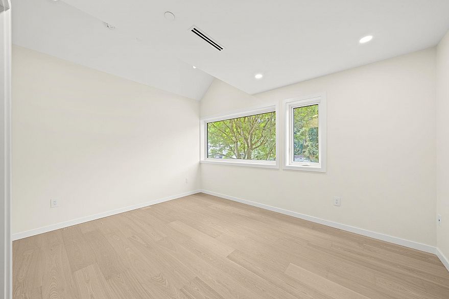 1 2091 E 20th Avenue