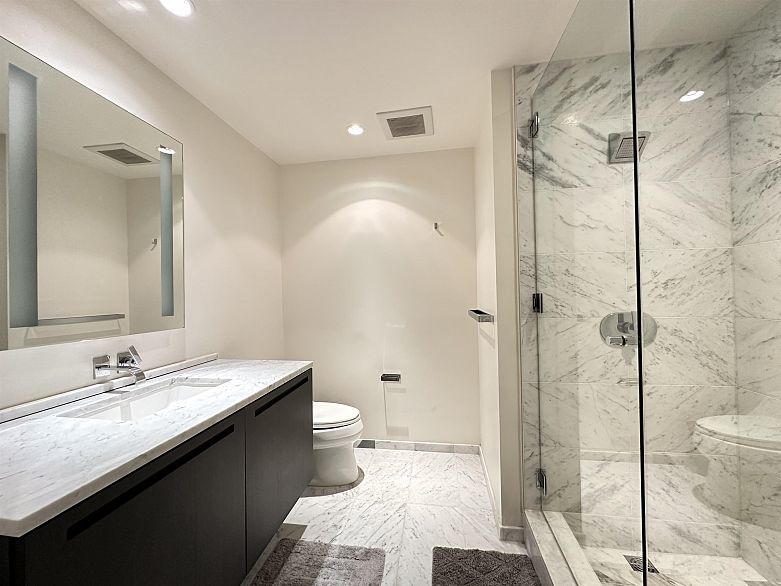 3301 1011 W Cordova Street