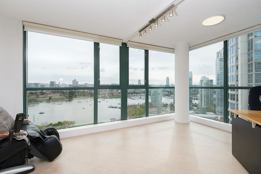 2202 289 Drake Street