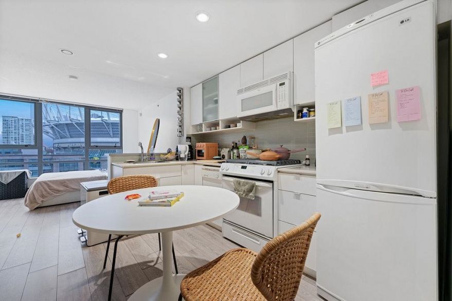 1006 939 Expo Boulevard