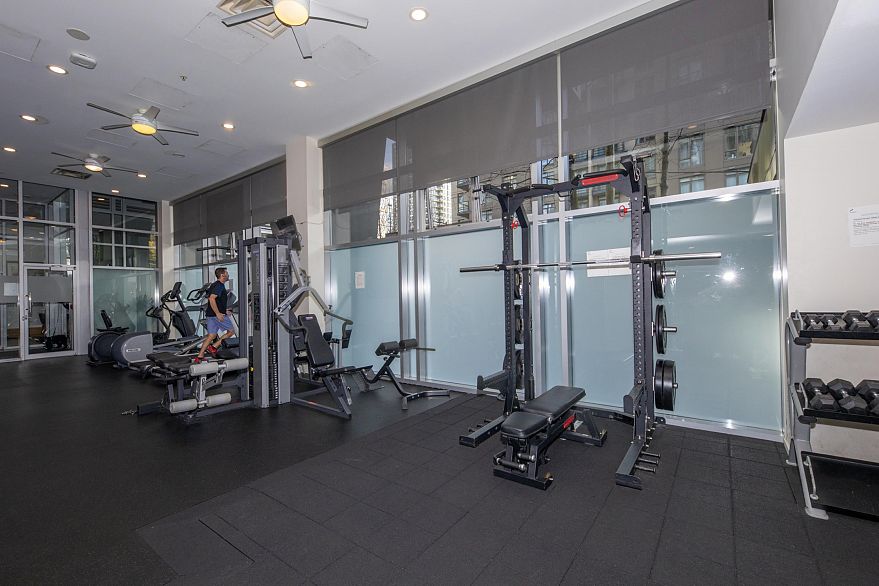 2103 1010 Richards Street