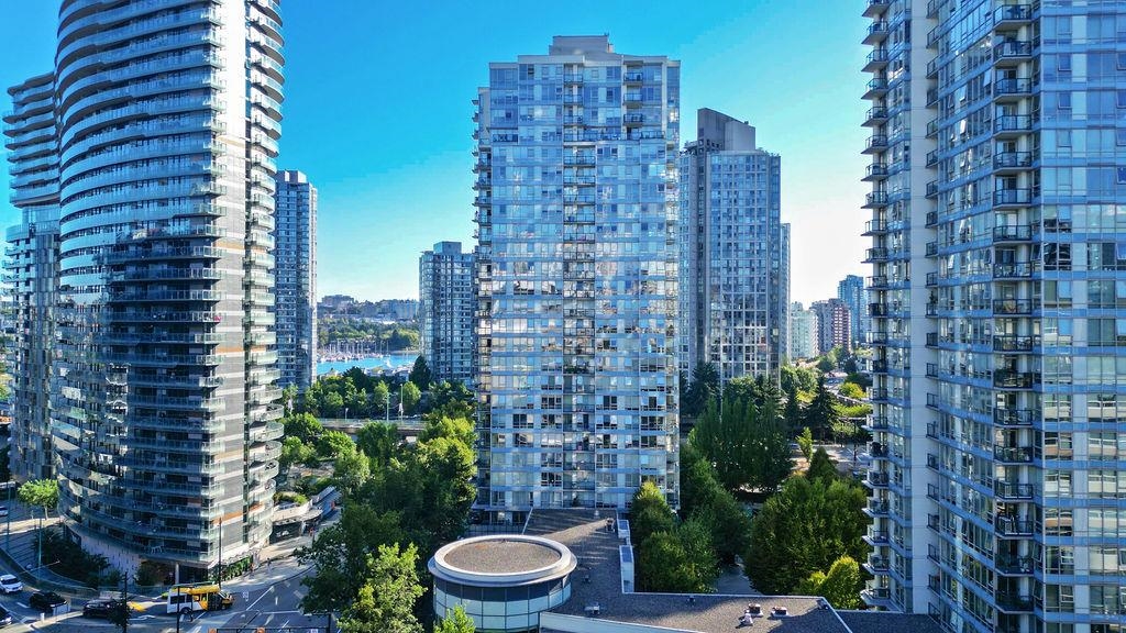 1006 939 Expo Boulevard