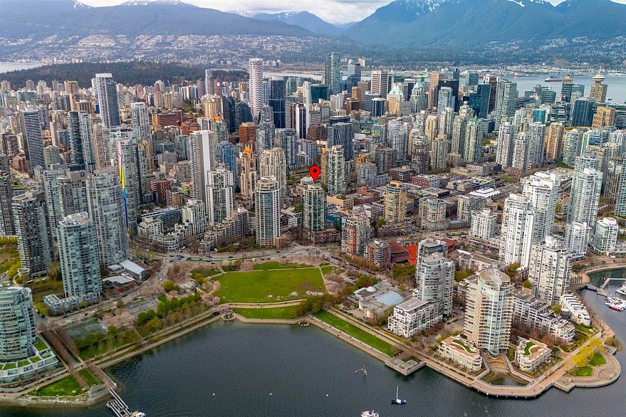 2202 289 Drake Street