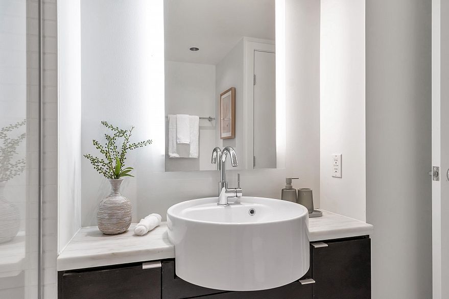 1003 1055 Homer Street