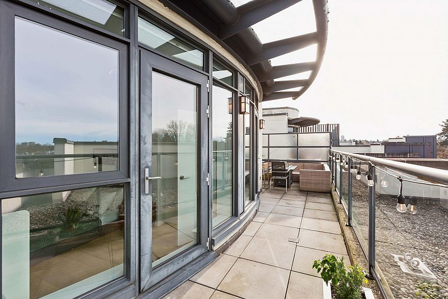 426 3228 Tupper Street