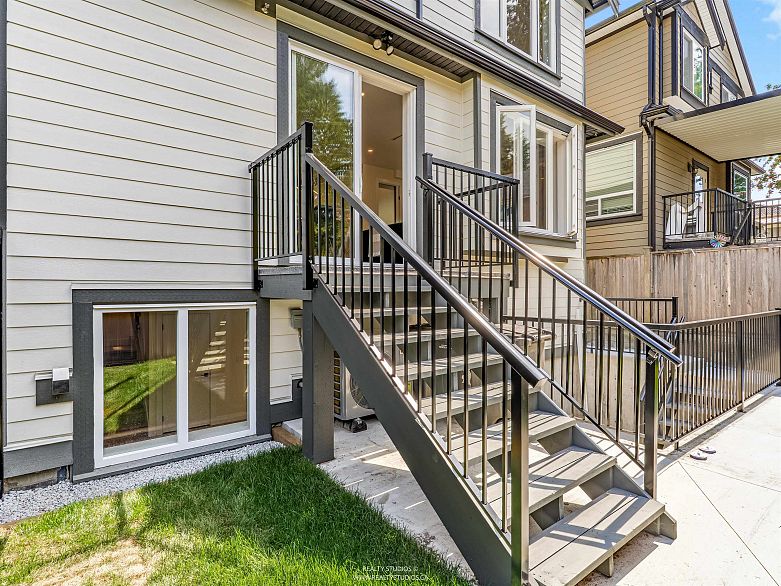 2 5221 Clarendon Street