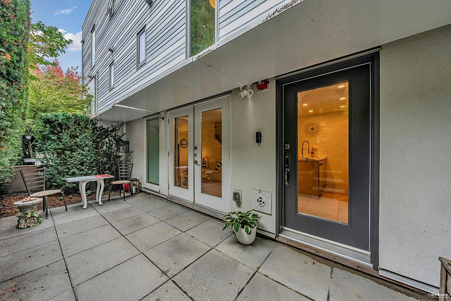 1407 East 1st Street