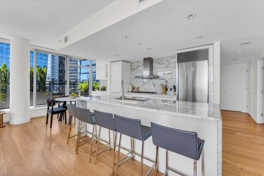 2602 788 Richards Street