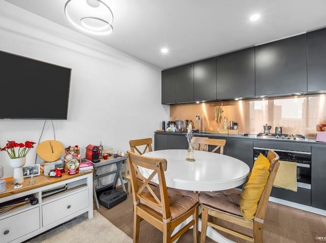 3010 1480 Howe Street