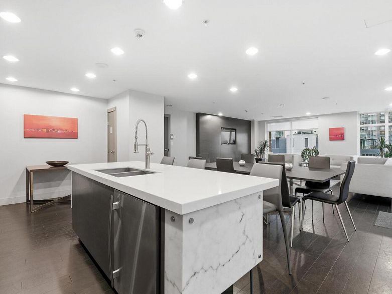 701 535 Smithe Street