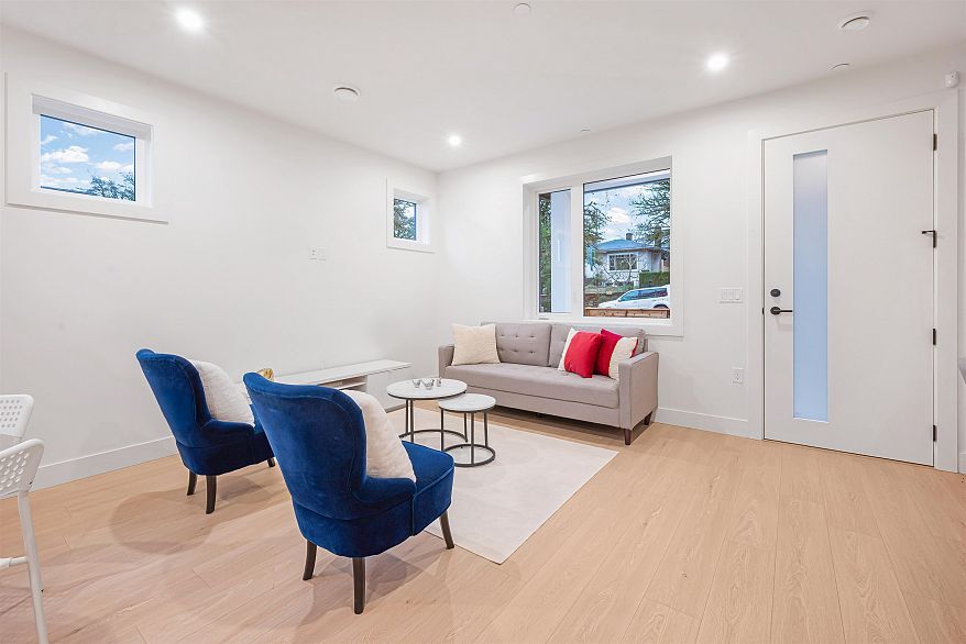 4 5554 Culloden Street