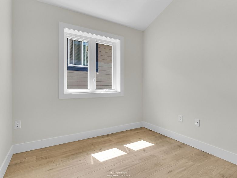 2 5221 Clarendon Street