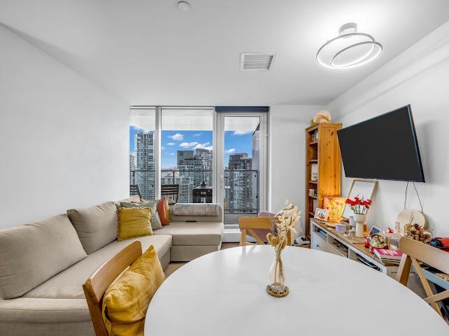 3010 1480 Howe Street