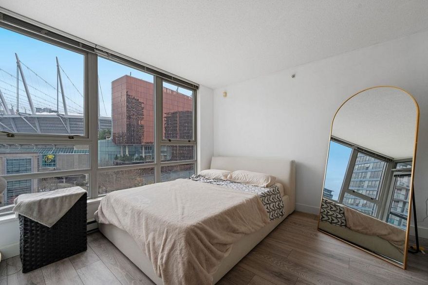 1006 939 Expo Boulevard