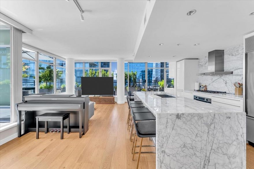 2602 788 Richards Street