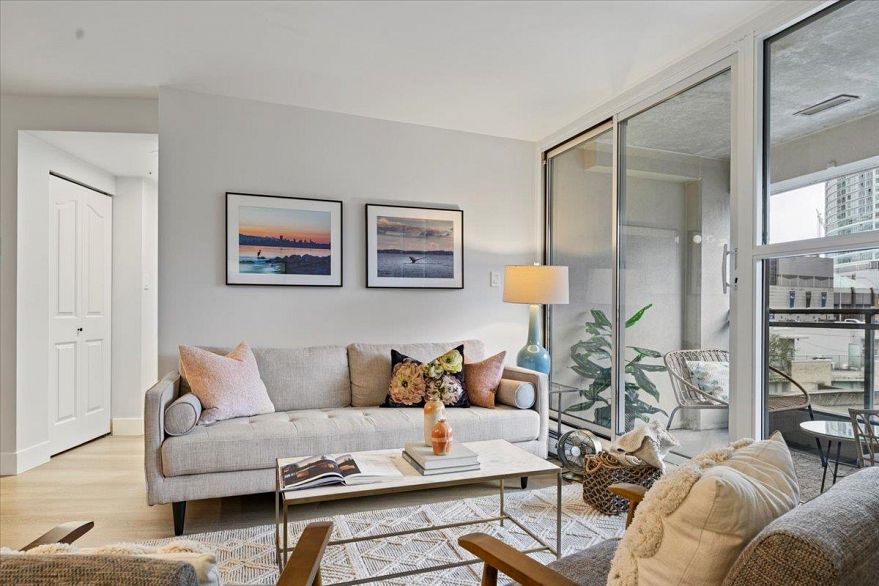 407 183 Keefer Place