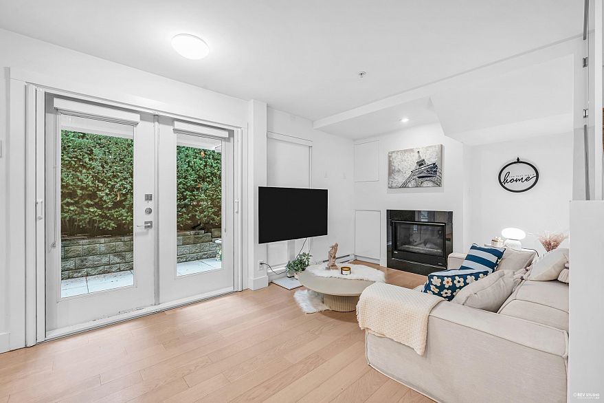 1407 East 1st Street