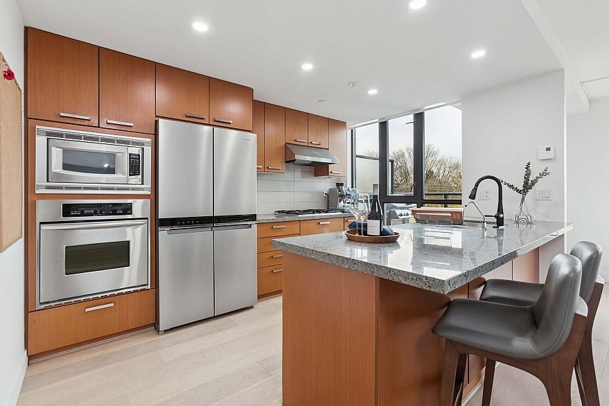 426 3228 Tupper Street