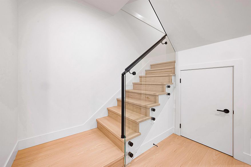 4 5554 Culloden Street