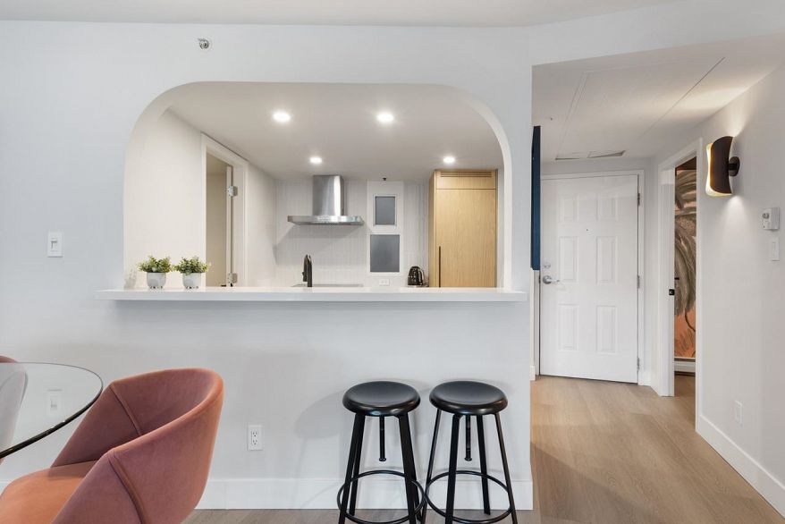 407 183 Keefer Place