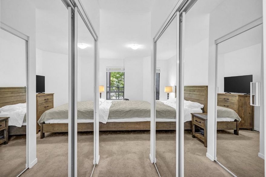 209 2228 Marstrand Avenue