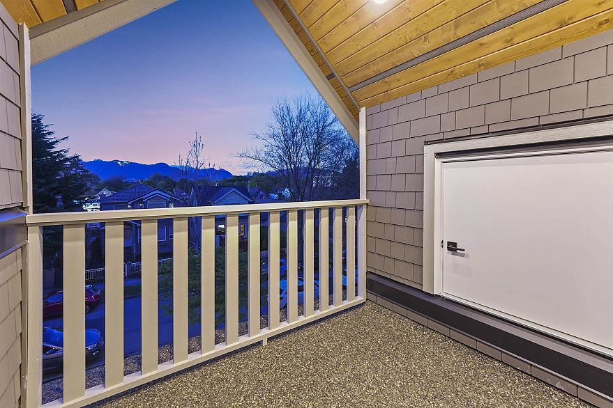 1 1322 E 13th Avenue