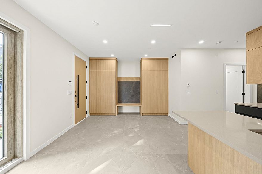 1 2091 E 20th Avenue