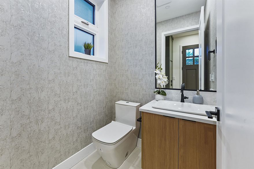 1 1322 E 13th Avenue