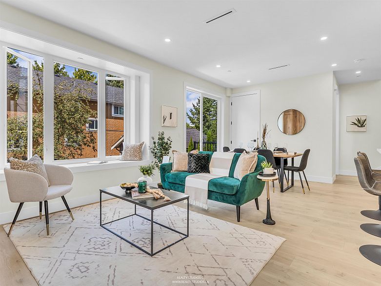 2 5221 Clarendon Street