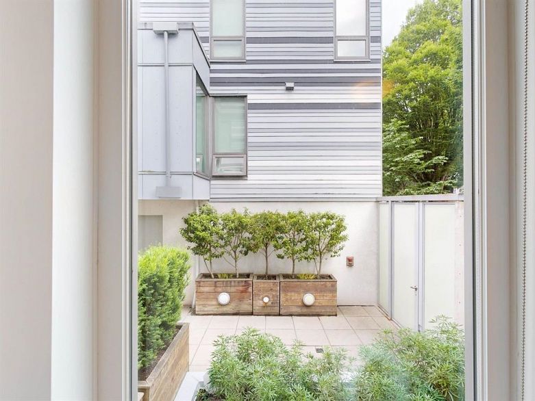 1407 East 1st Street